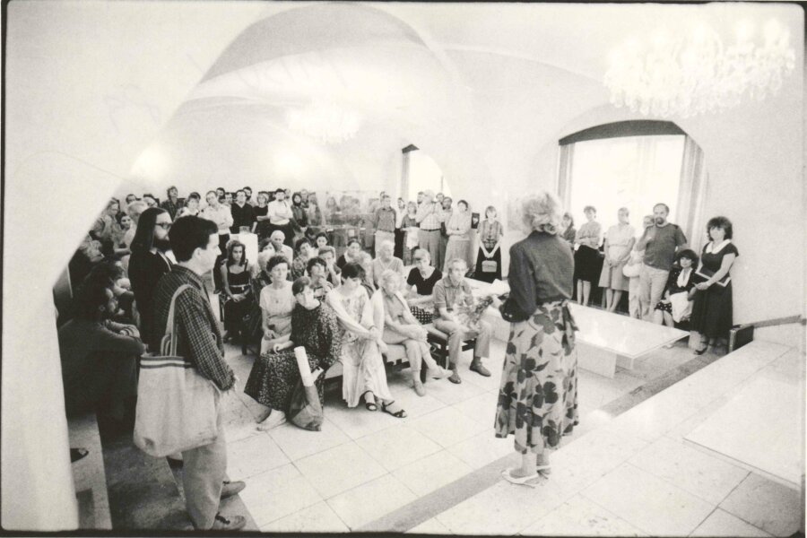 Nina Dvořáková (otočená zády)